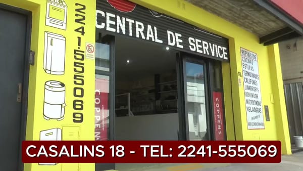 Equipo de Central de Service atendiendo clientes